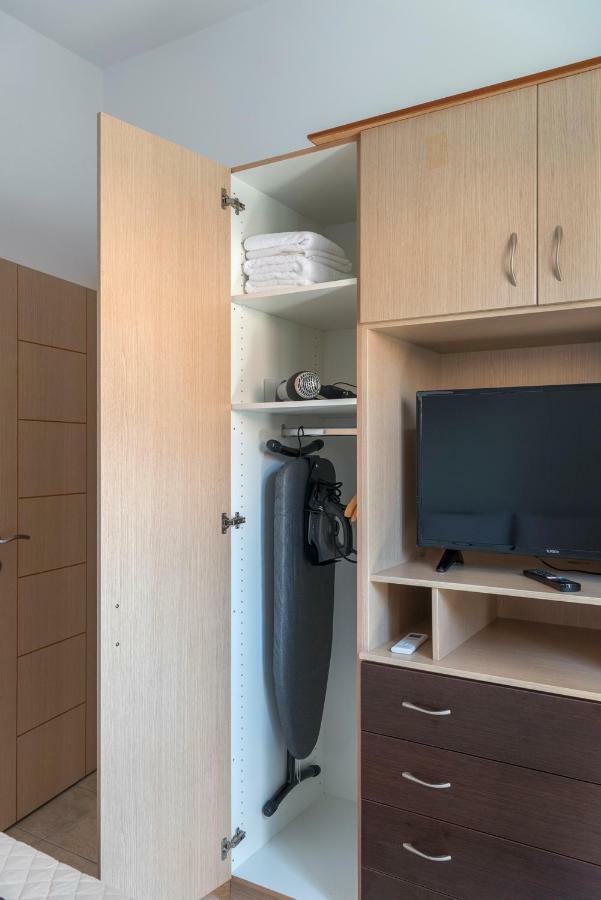Ethrionplus Two Rooms Apartments Balconies 100 M From The Port Ermoupoli Eksteriør billede